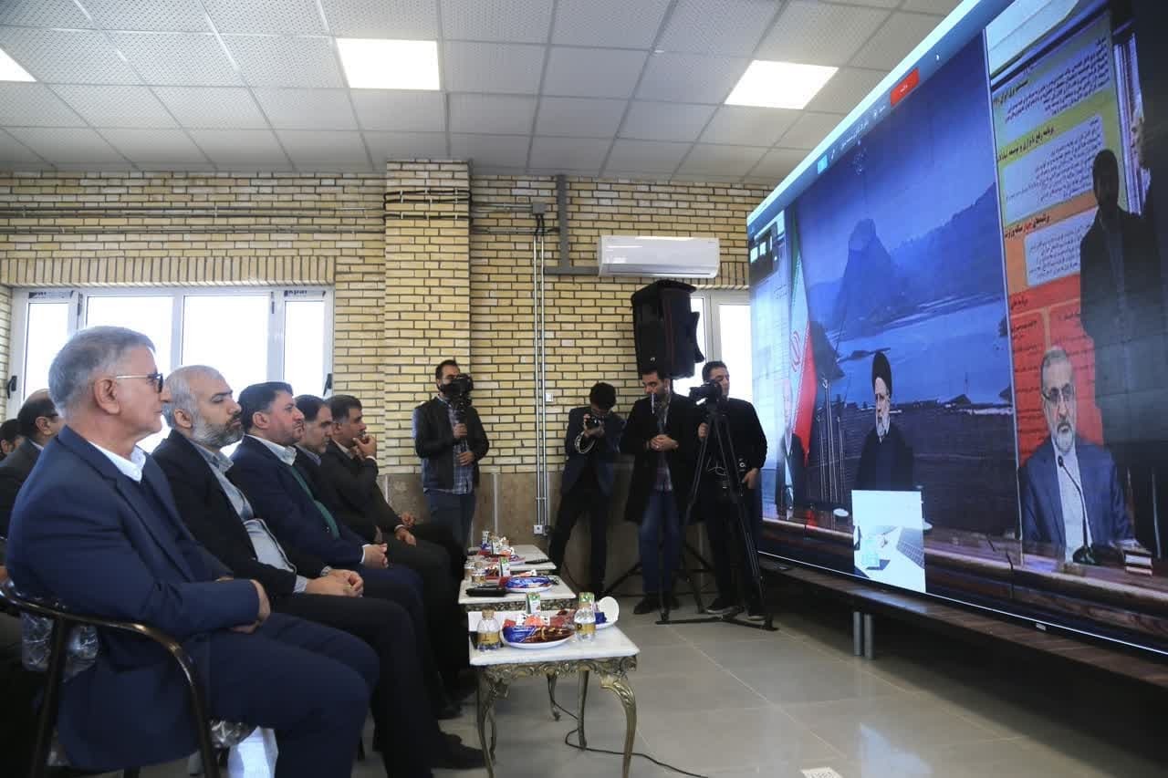 افتتاح رسمی نیروگاه خورشیدی 10 مگاواتی ساغند شهرستان اردکان