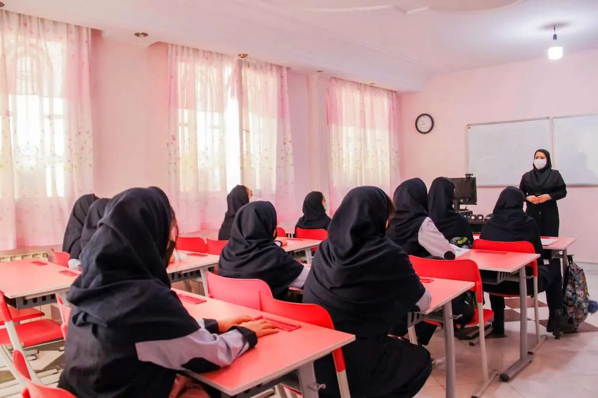 شرایط تحصیل دختران متاهل در مدارس روزانه