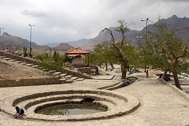 لایروبی قنات تاریخی چشمه تامهر اسلامیه