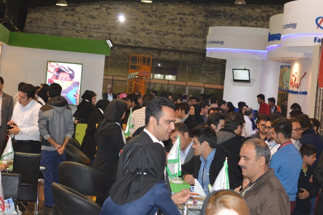 محمد حسین تقوایی زحمتکش: گزارش اختصاصی دهمین نمایشگاه فناوری اطلاعات استان یزد:دومین روز از کامیتکس یازدهم (2)