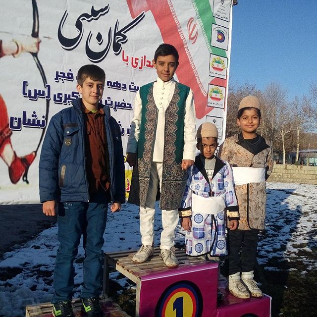محمد حسین تقوایی زحمتکش امید فیاض نوجوان یزدی، در سومین دوره مسابقات کشوری کمان سنتی در رده نوجوانان قهرمان شد.