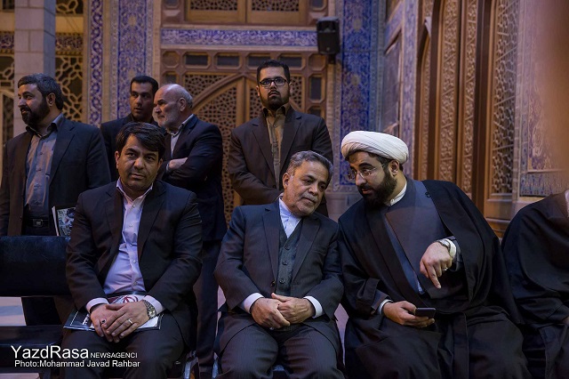 محمد حسین تقوایی زحمتکش : عکس و مکث : رزرو هواپیمای استاندار در آتش فشان خیابان قیام یزد