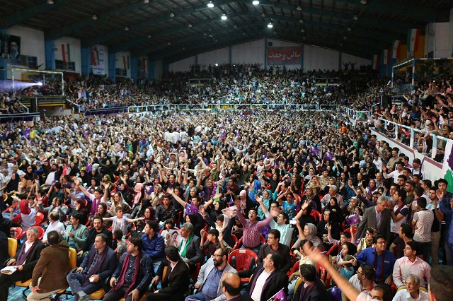 محمد حسین تقوایی زحمتکش - یزد فردا -گزارش تصویری:"تَکرار حضور"   جشن بزرگ حامیان دکتر حسن روحانی در یزد 