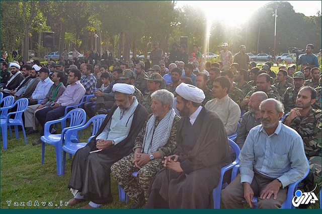 گزارش تصویری :اهتزاز پرچم متبرک حرم رضوی درمیدان امام رضا (ع) یزد