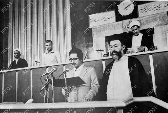 یزد فردا: مراسم تحلیف بنی&zwnj;صدر، نخستین رئیس&zwnj;جمهوری ایران