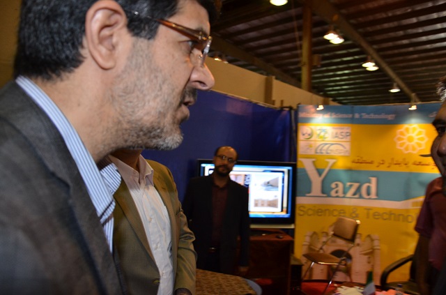 محمد حسین تقوایی زحمتکش :گزارش اختصاصی دهمین نمایشگاه کامپیوتر و موبایل : بازدید کامیتکسی معاون برنامه ریزدی استاندار یزد  
