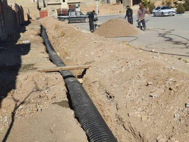 اجرای عملیات لوله گذاری و هدایت آب های سطحی خیابان شهدای حسن آباد