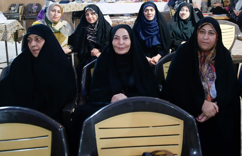 برگزاری دورهمی بانوان با عنوان "سفیران سلامتی و شادی در خانواده" در یزد
