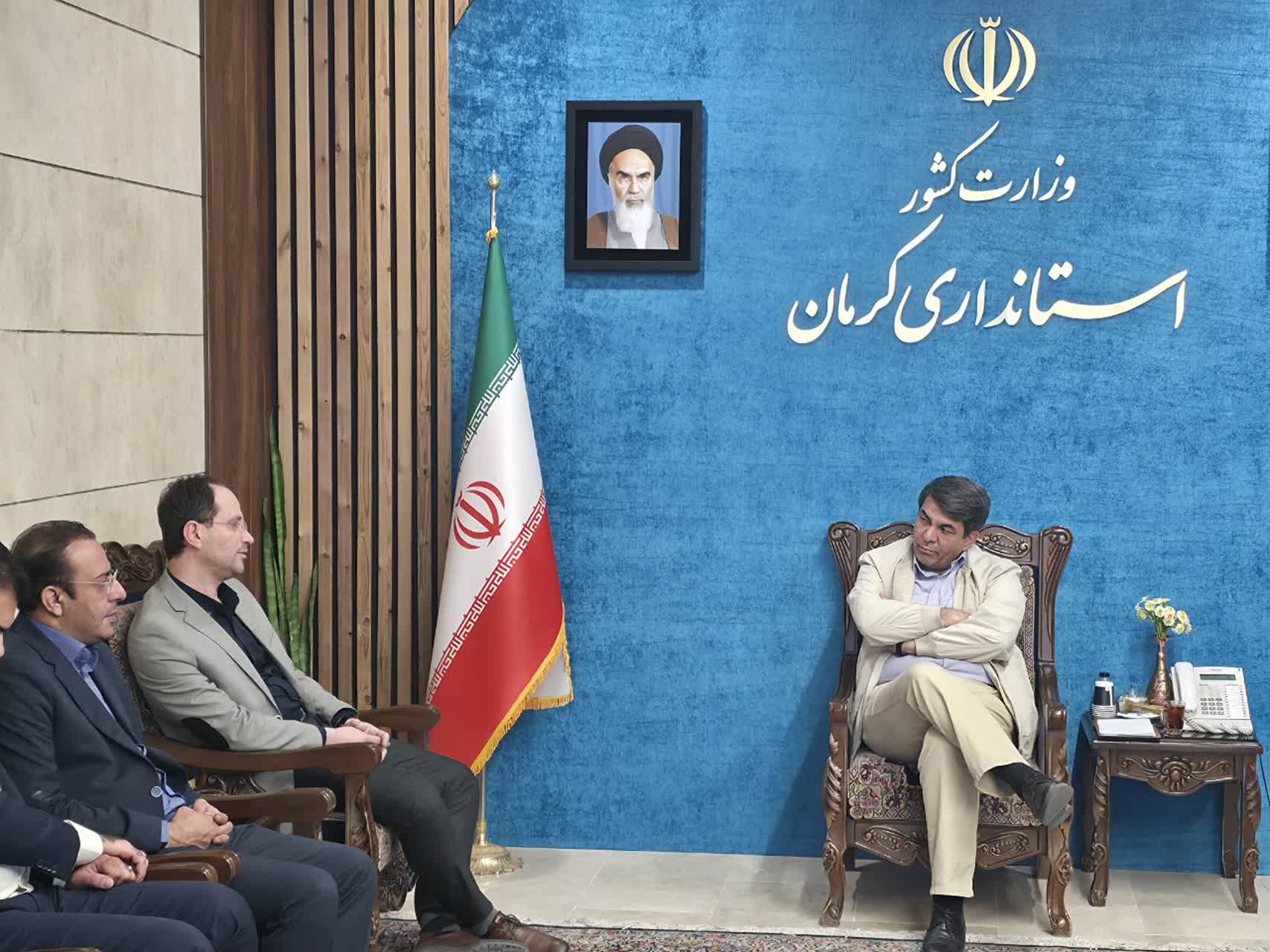 باید فرصتی را فراهم کنیم که همگان پای در مسیر مشارکت بگذارند باید فرصتی را فراهم کنیم که همگان پای در مسیر مشارکت بگذارند