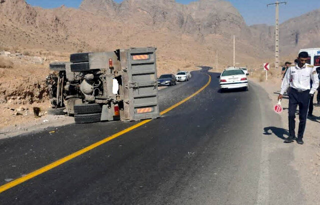 ورود دادستانی به موضوع رفع خطر جاده کنج کوه مهریز ورود دادستانی به موضوع رفع خطر جاده کنج کوه مهریز