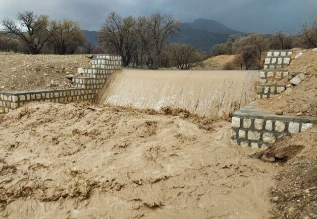 اجرای ۱۵ طرح آبخیزداری در یزد با سرمایهگذاری ۲۲۰ میلیارد ریال اجرای ۱۵ طرح آبخیزداری در یزد با سرمایهگذاری ۲۲۰ میلیارد ریال