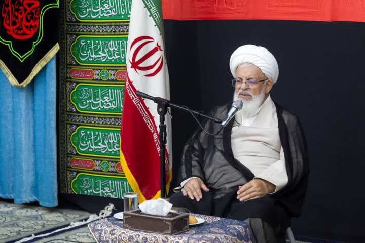 ورزش جوانان باید با برنامه‌های قرآنی و معنوی همراه باشد