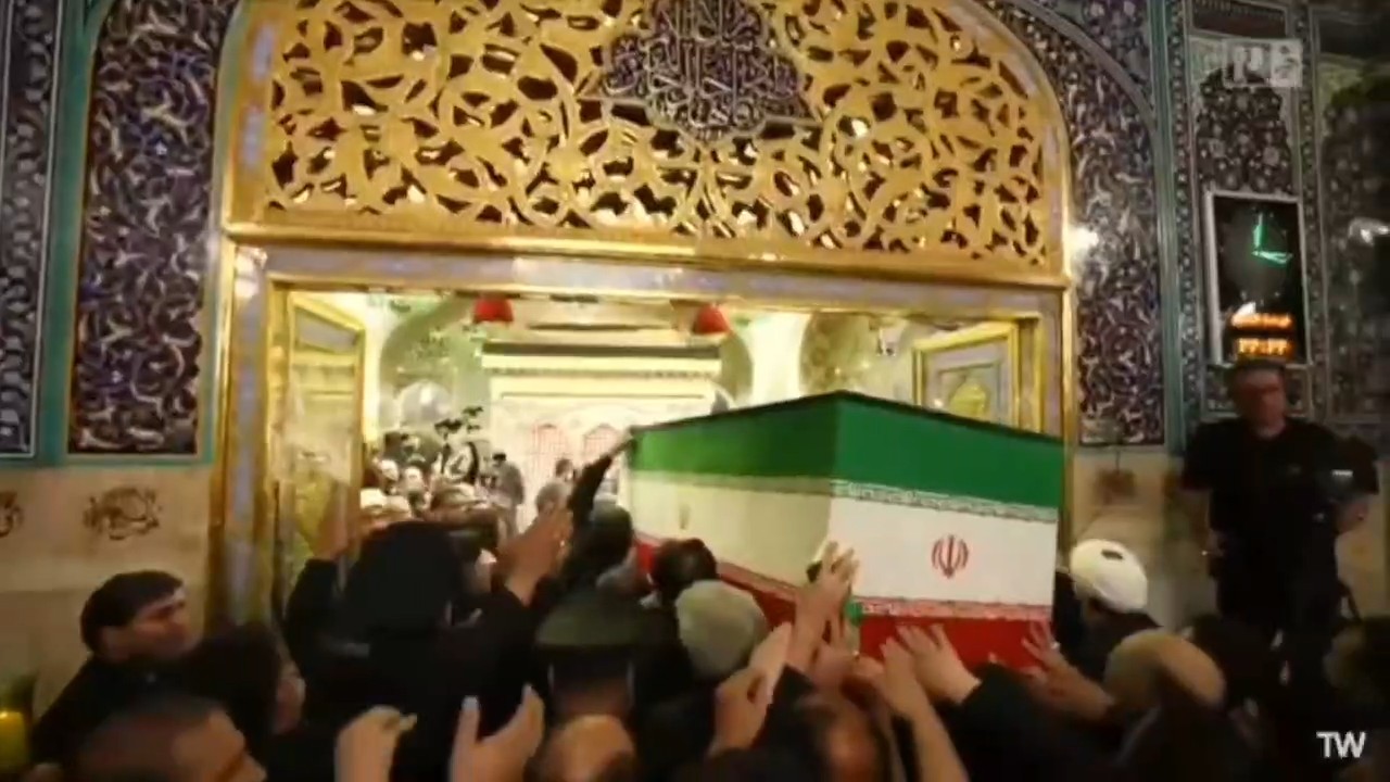 ببینید| طواف پیکر مطهر رهبر شهید انقلاب اسلامی در کنار ضریح نورانی حضرت علی‌ بن موسی‌الرضا علیه‌السلام