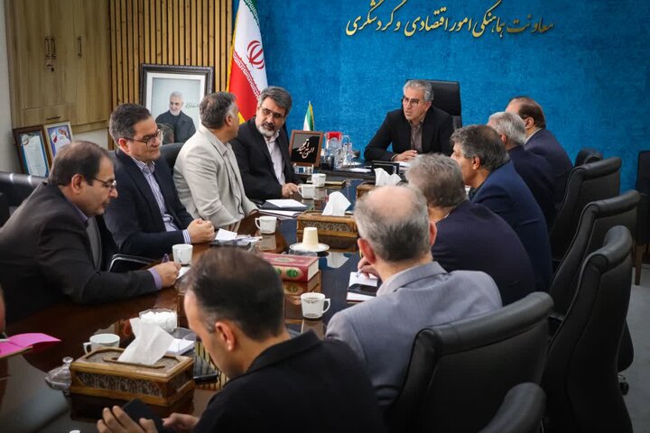 فوتسال سرو قامتان ابرکوه در مسیر بقا