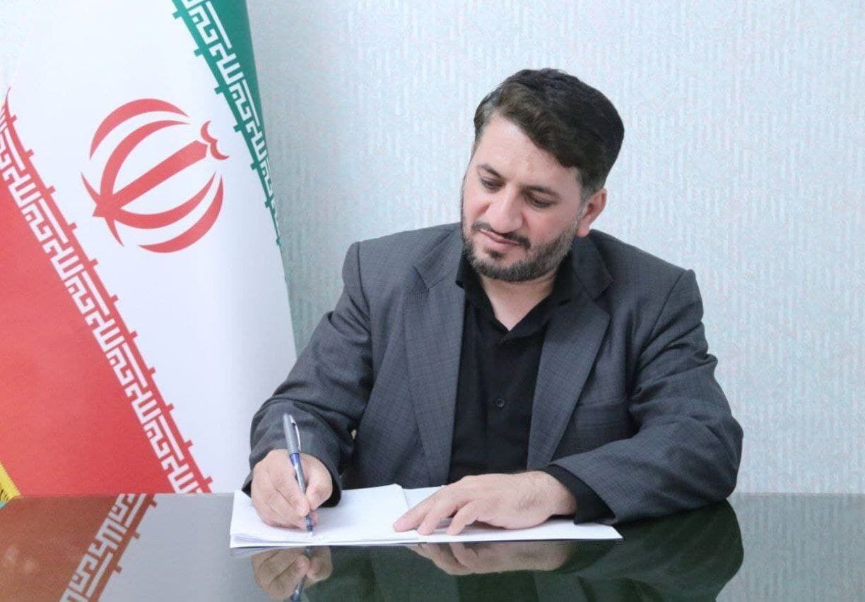 آزادگان، مجسمه ایثار هستند