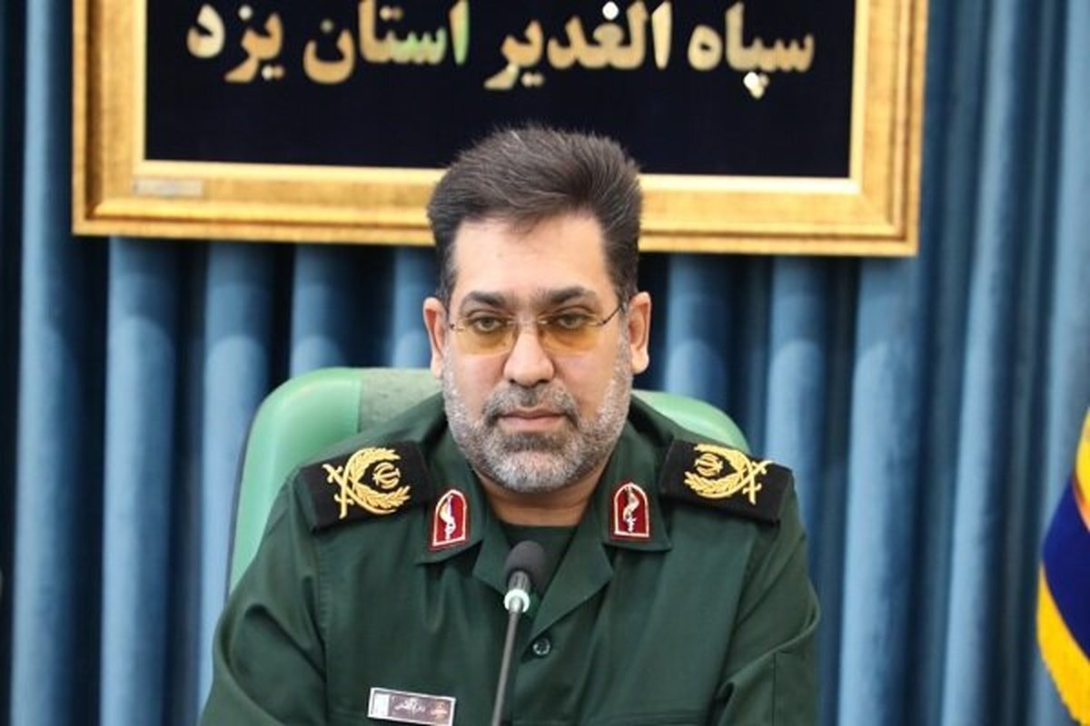 لباس سبز پاسداری نشانه خادمی است