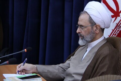 روحیه مردمی و فروتنی از ویژگی‌های مرحوم طباطبایی بود