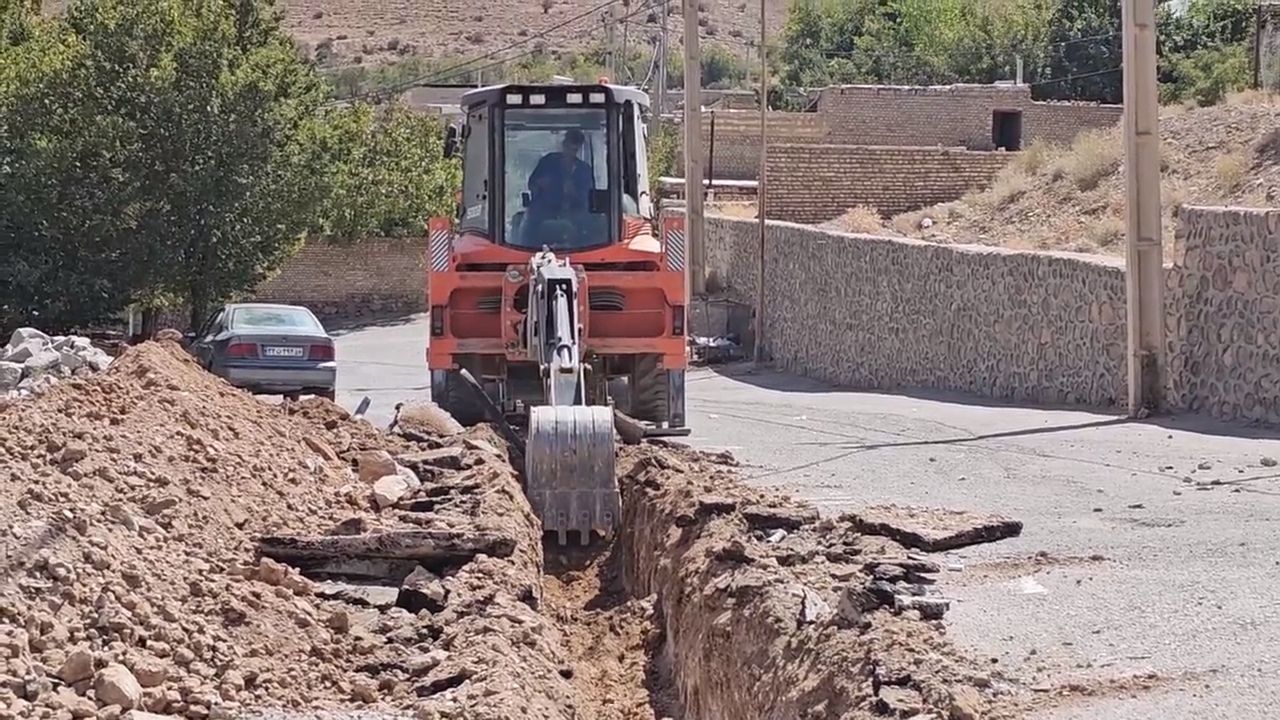 تعویض شبکه‌های فرسوده آب آشامیدنی داخل روستای دربرز