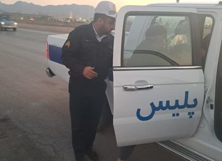 پلیس راه یزد، پیرمرد سرگردان در بیابان را به خانواده‌اش تحویل داد