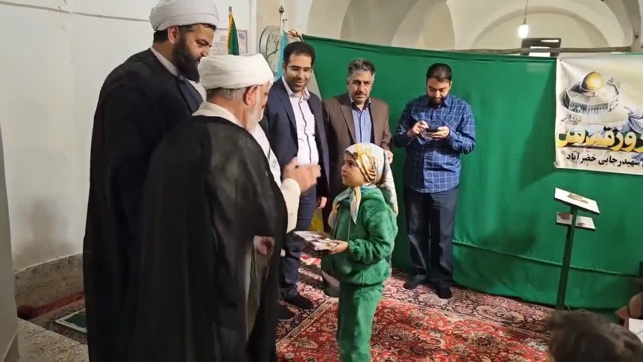 ابراز همدردی کودکان روستا‌های خضرآباد با کودکان مظلوم غزه و فلسطین
