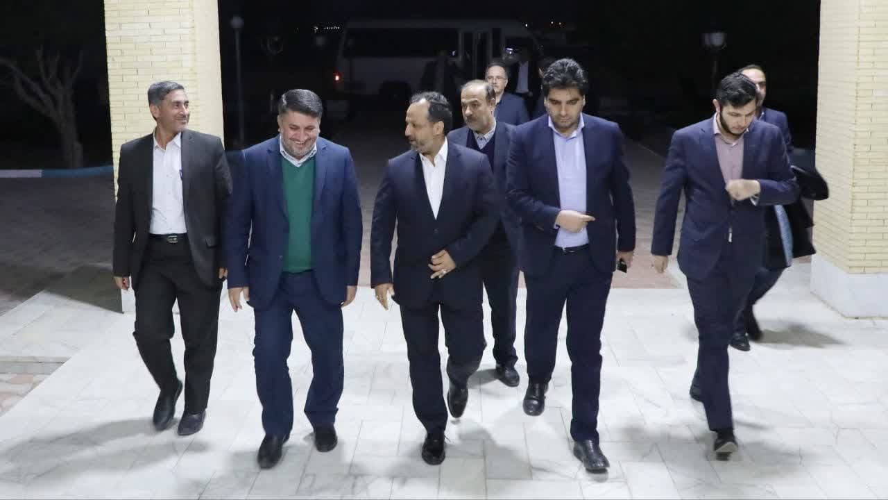 وزیر اقتصاد به یزد سفر کرد