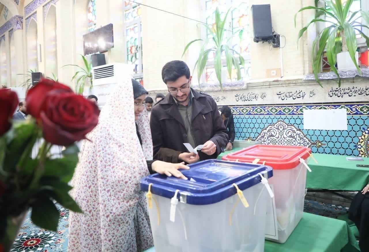 حضور زوج‌ های جوان یزدی پای صندوق‌ های رای