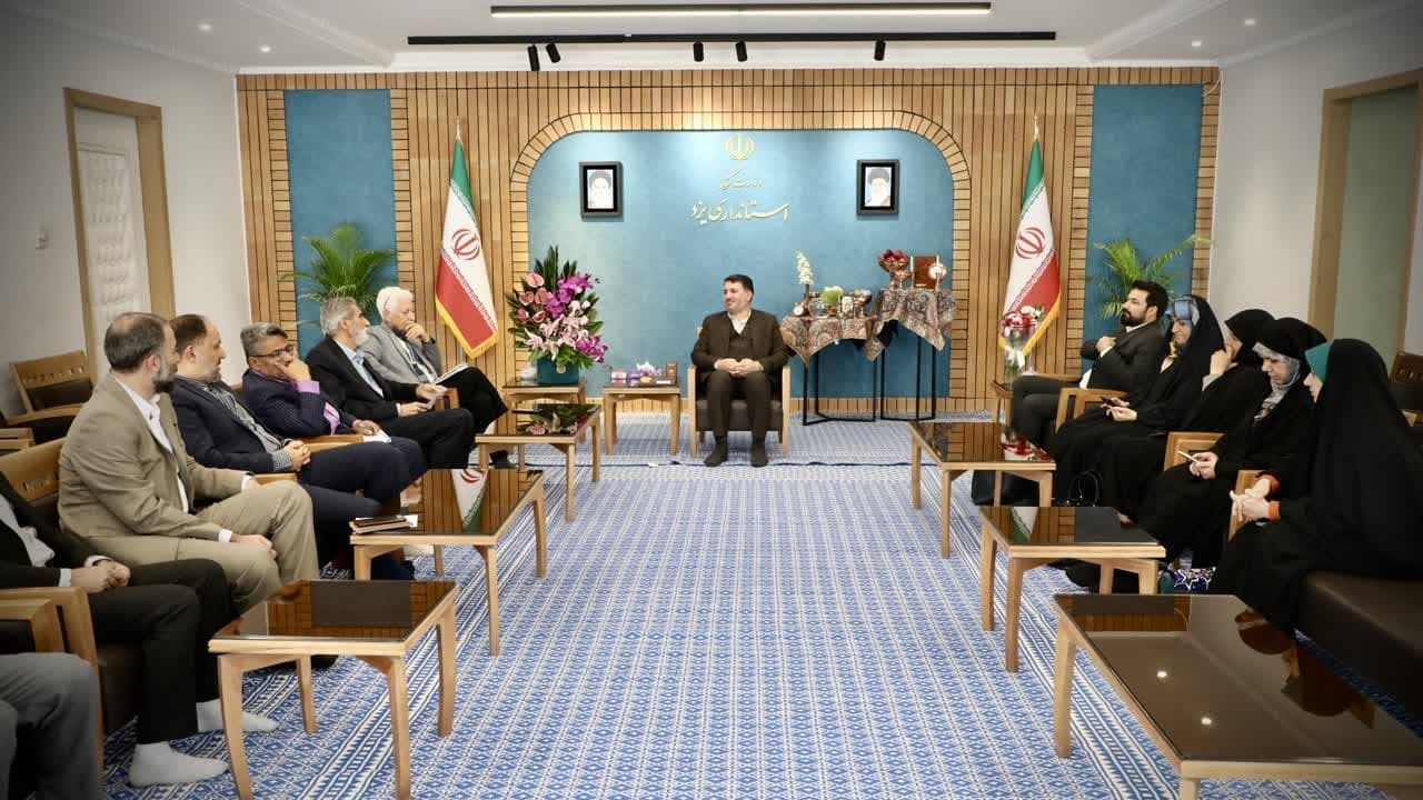 دیدار نوروزی نمایندگان برخی از انجمن‌های ادبی استان یزد با استاندار