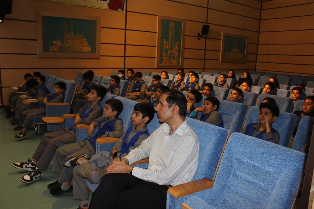 بازدید دانش آموزان یزدی از انتقال خون یزد