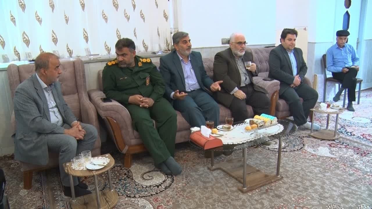 دیدار با خانواده‌های معظم شهدا به مناسبت هفته کار و کارگر
