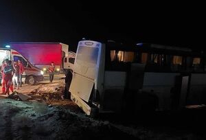۱۰ مصدوم در حادثه اتوبوس حامل دانش‌آموزان یزدی در محور یزد-طبس