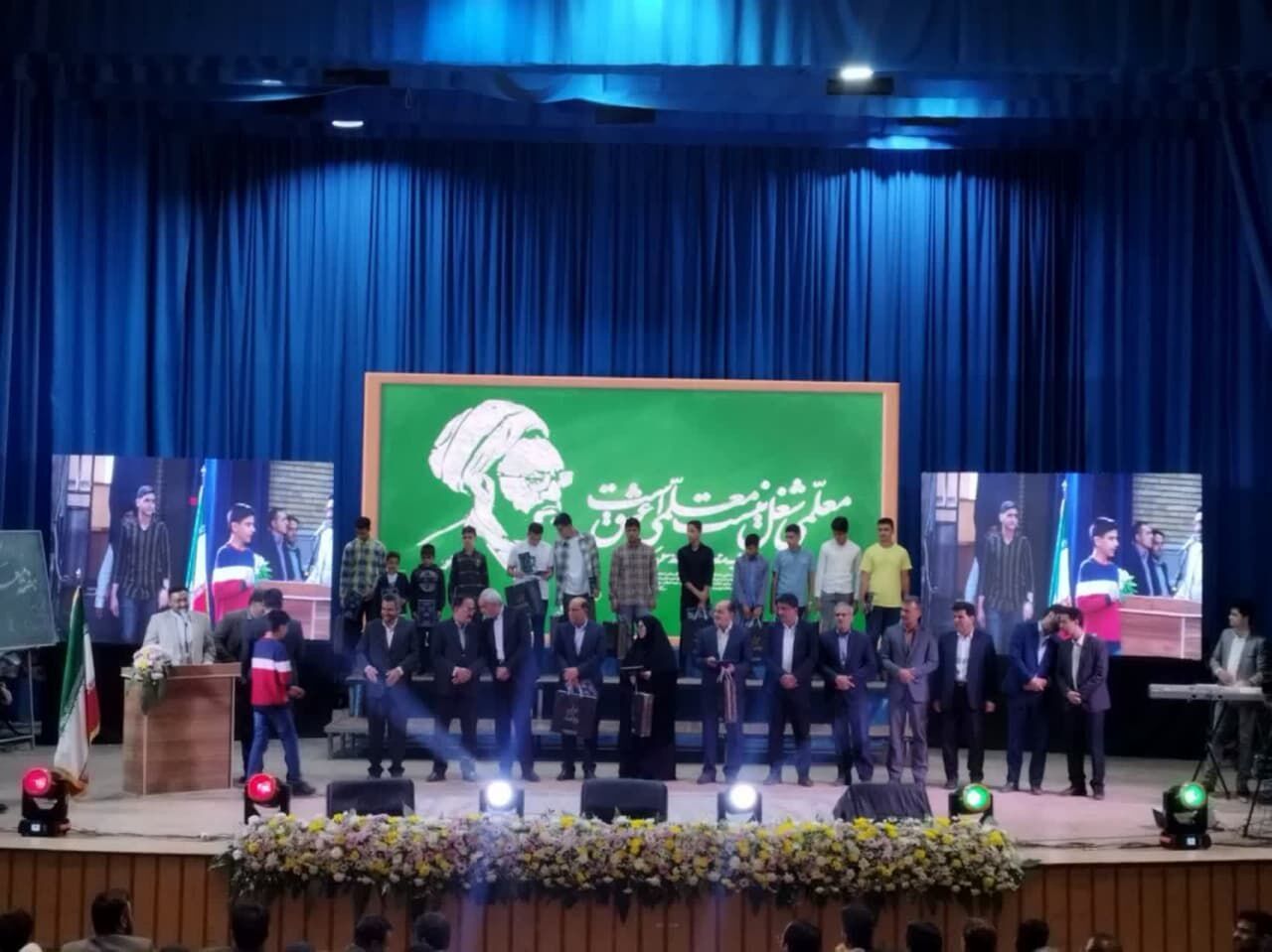 تجلیل از ‎۳۵۰ دانش آموز برتر یزدی