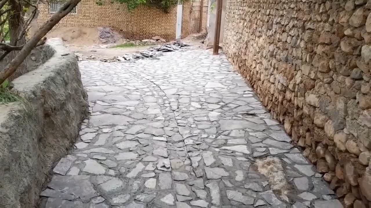 محوطه سازی و سنگ فرش کوچه‌ها و معابر روستای مرزانک