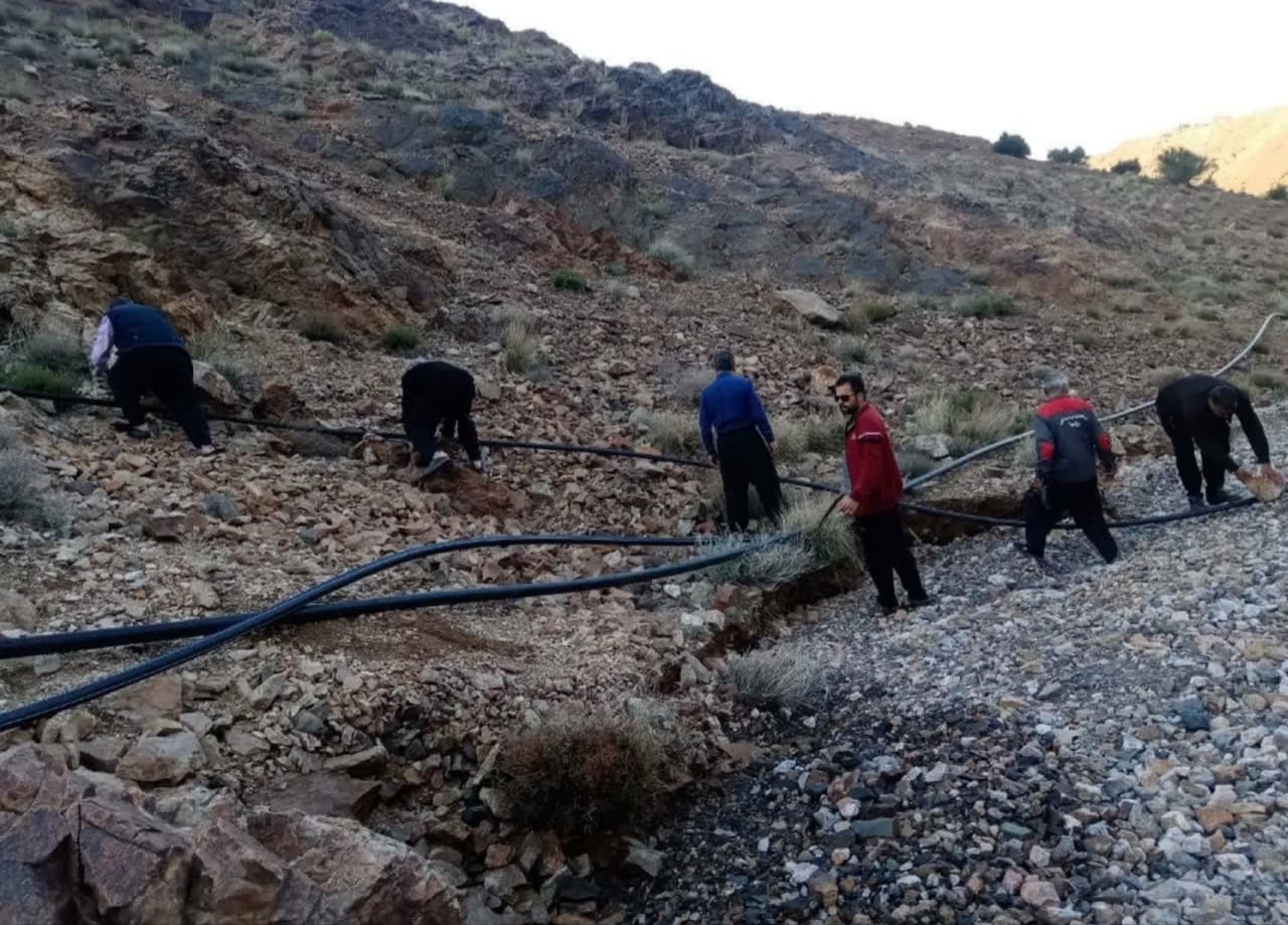 تعمیر و تعویض لوله‌های آب آشامیدنی روستای مرزانک