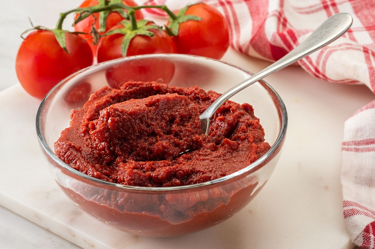 برای جلوگیری از پاشیدن رب گوجه هنگام پخت چه کنیم؟