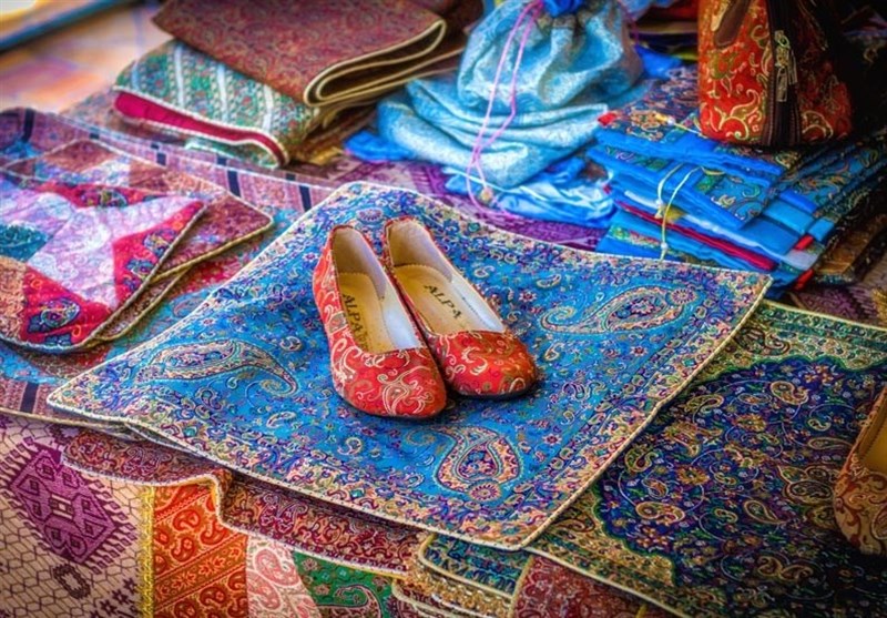 پیگیری آموزش، تولید و عرضه صنایع دستی به صورت جداگانه