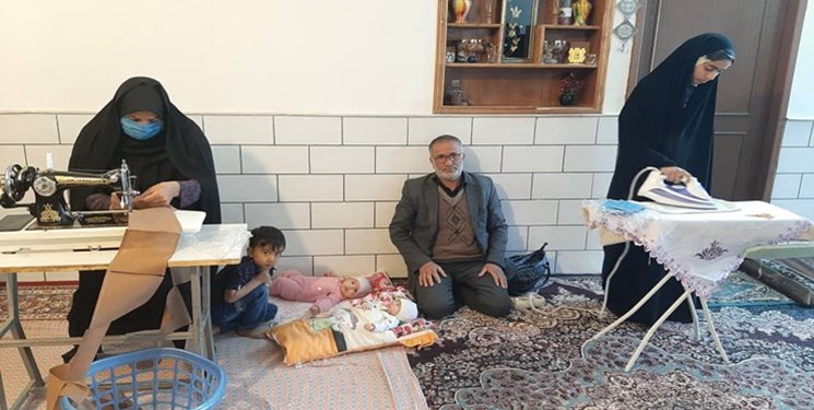 روایتی از بانوان بسیجی رفسنجان در جبهه سلامت/ فعالیت در کارگاه خانگی با کودک چند ماهه