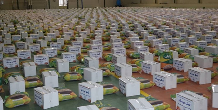 توزیع ٢٣٠٠ بسته معیشتی به مناسبت دهه فجر در اردکان