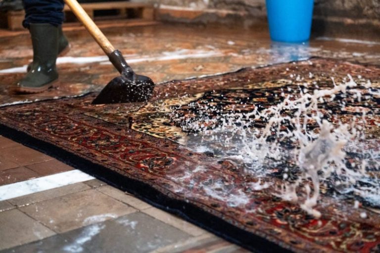 هنوز فرش‌ها بوی عید می‌دهند