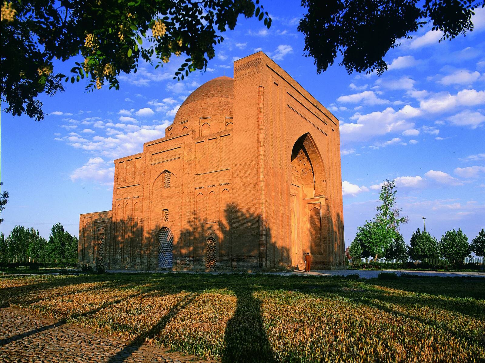 گنبد هارونیه؛ جاذبه‌ای اصیل در خراسان