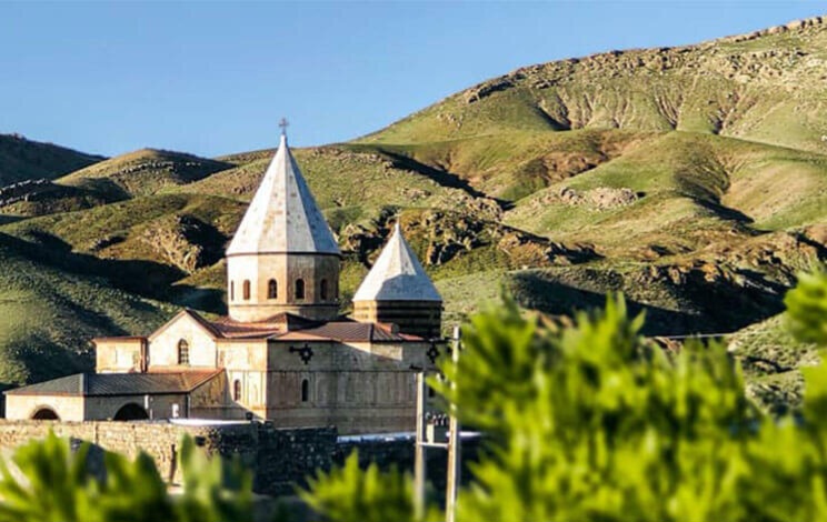 کلیساگردی در کلیسای زیبای تادئوس مقدس