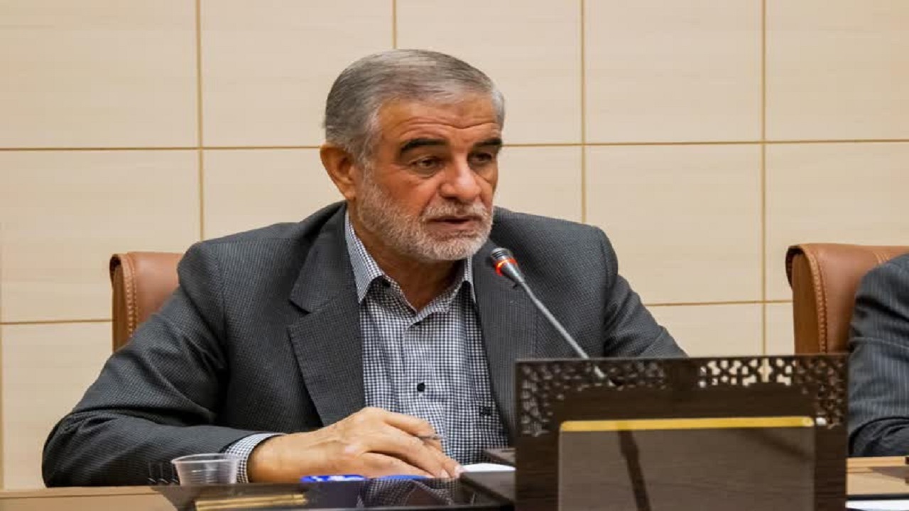دانشجویان برای حل مشکلات کشور راهکار ارائه کنند/ اساتید و دانشجویان از هم فاصله نگیرند