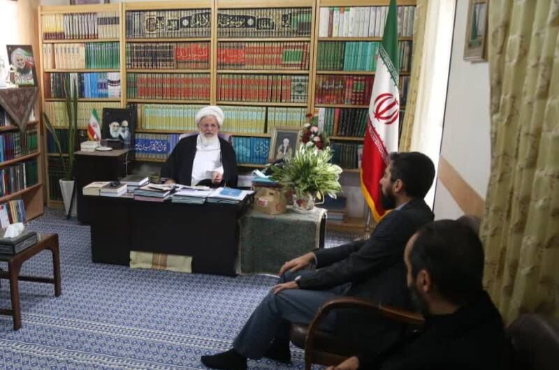  جامعه را با ترویج کتابخوانی به سمت تفکر و تعقل سوق دهیم