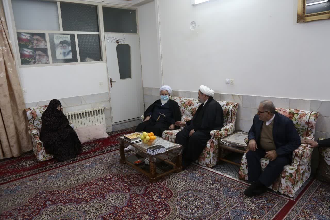 مادران و همسران شهدا الگوی بی‌بدیل مقاومت هستند
