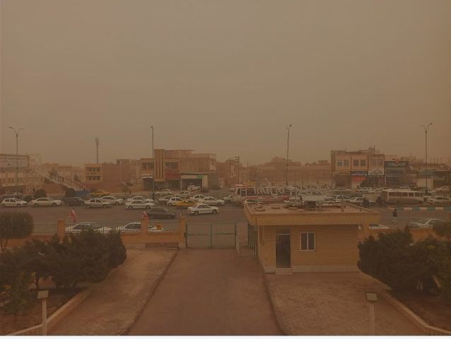 طوفان با سرعت ۱۰۰ کیلومتر یزد را در نوردید