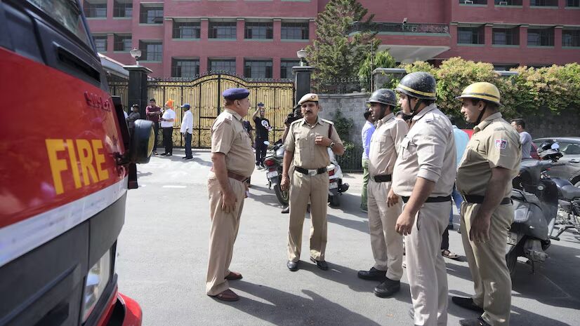 پیام‌های مکرر تهدید بمب‌گذاری در مراکز عمومی هند