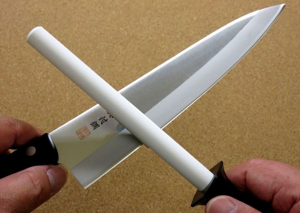 فیلم| روشی آسان برای تیز کردن چاقو‌های کند