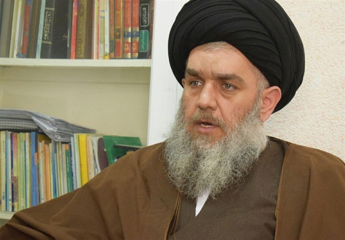 ماجرای لباس متفاوت یک روحانی در تشییع ابراهیم رئیسی