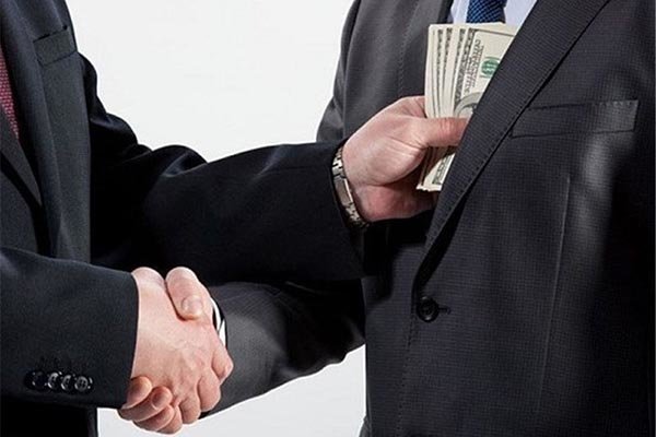 کشف رشوه خواری و پولشویی بیش از ۲۰ میلیاردی