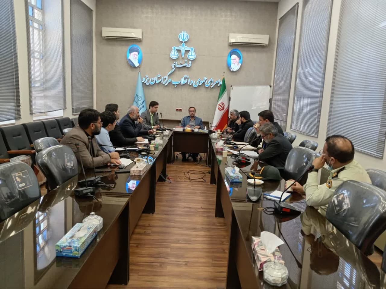 تشکیل اولین جلسه کارگروه رصد و #ساماندهی فضای مجازی با حضور مسئولین در دادسرای یزد