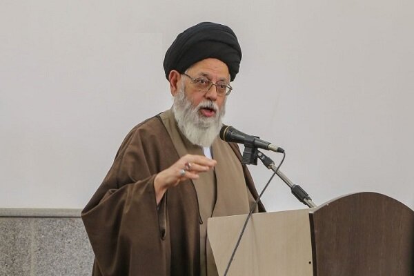 جوانان از ریشه های فتنه های اخیر برائت بجویند
